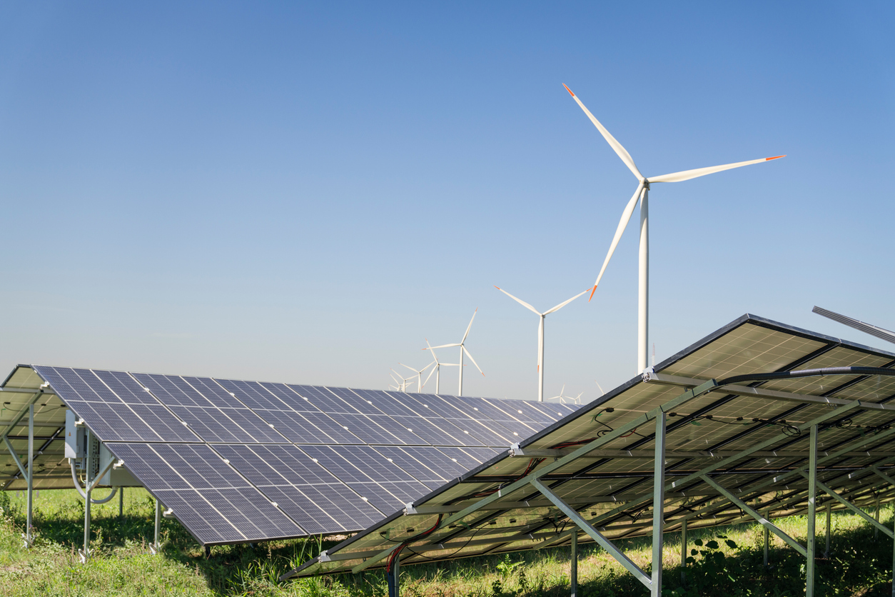 מה היתרונות של אגירת חשמל סולארי?